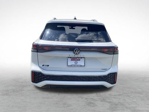 2025 Volkswagen Tiguan 2.0T SEL R-Line 4MOTION