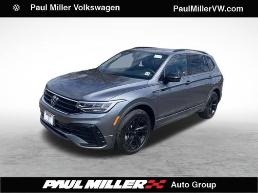 Platinum Gray Metallic 2023 Volkswagen Tiguan 2.0T SE R-Line Black