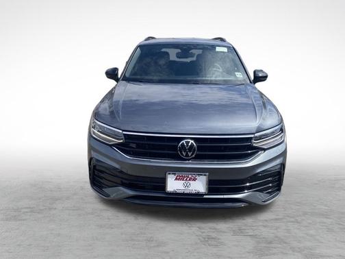 Platinum Gray Metallic 2023 Volkswagen Tiguan 2.0T SE R-Line Black