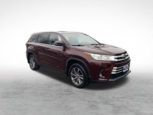 Red 2019 Toyota Highlander XLE