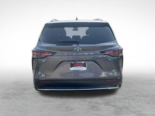 2023 Toyota Sienna Platinum 7 Passenger