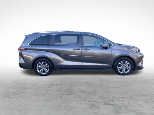 2023 Toyota Sienna Platinum 7 Passenger
