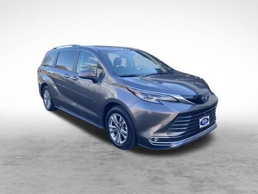 2023 Toyota Sienna Platinum 7 Passenger