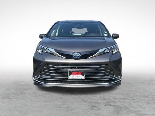 2023 Toyota Sienna Platinum 7 Passenger
