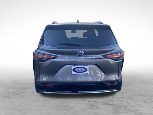 2023 Toyota Sienna Platinum 7 Passenger