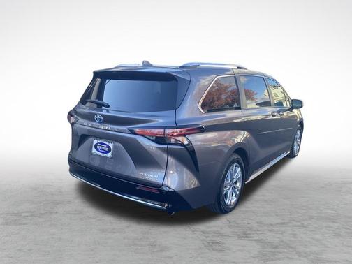 2023 Toyota Sienna Platinum 7 Passenger