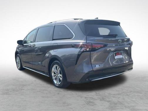 2023 Toyota Sienna Platinum 7 Passenger