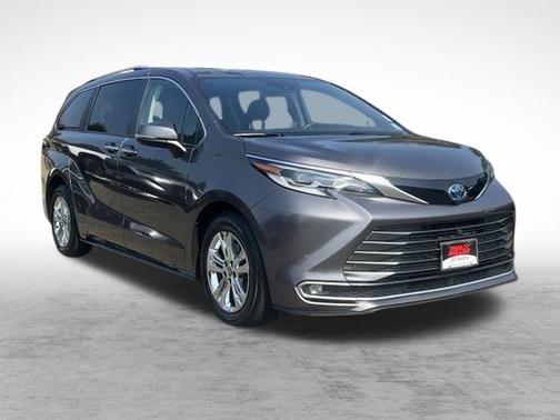 2023 Toyota Sienna Platinum 7 Passenger