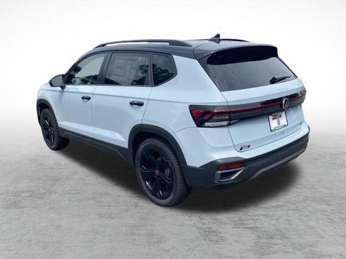 2025 Volkswagen Taos 1.5T SE Black
