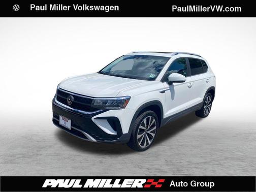 Pure White 2023 Volkswagen Taos 1.5T SE