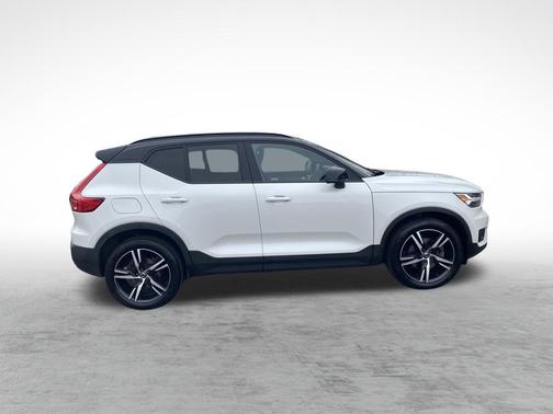 2021 Volvo XC40 T5 R-Design