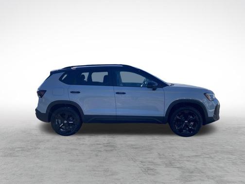 Monument Gray w/Deep Black Roof 2026 Volkswagen Taos SE Black