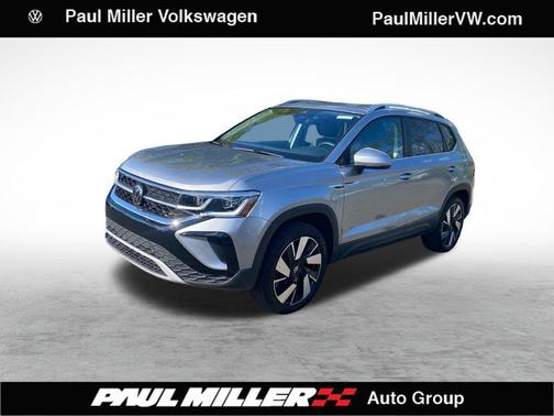 Silver Metallic 2024 Volkswagen Taos 1.5T SEL