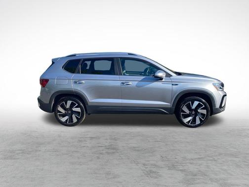 Silver Metallic 2024 Volkswagen Taos 1.5T SEL