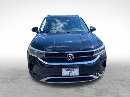 Deep Black 2022 Volkswagen Taos 1.5T SE