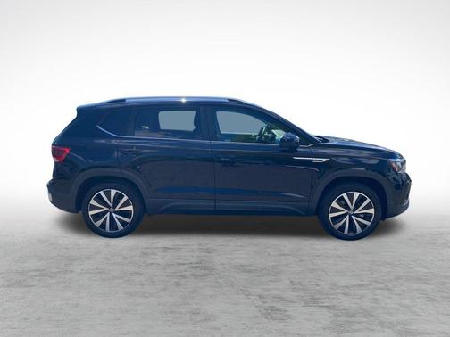 Deep Black 2022 Volkswagen Taos 1.5T SE