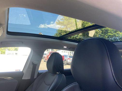 2025 Volkswagen Tiguan 2.0T SE 4MOTION