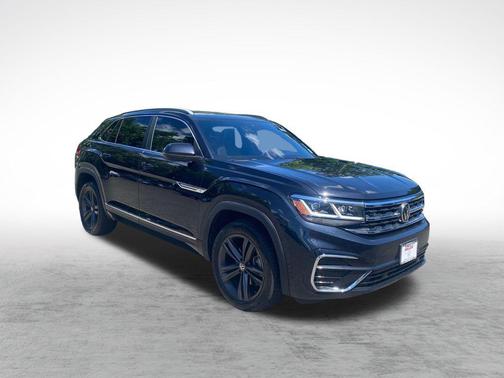 Deep Black Pearl 2022 Volkswagen Atlas Cross Sport 3.6L V6 SEL R-Line