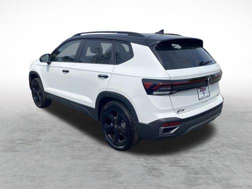 2025 Volkswagen Taos 1.5T SE Black