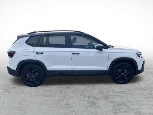 2025 Volkswagen Taos 1.5T SE Black