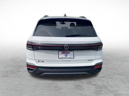 2025 Volkswagen Taos 1.5T SE Black