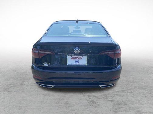 Deep Black 2021 Volkswagen Jetta 1.4T R-Line