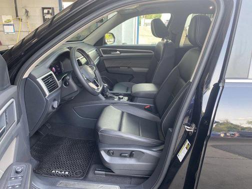 2023 Volkswagen Atlas 3.6L SE w/Technology