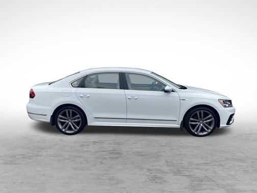 2017 Volkswagen Passat 1.8T R-Line w/Comfort