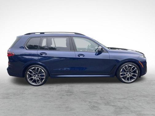 2025 BMW X7 M60i