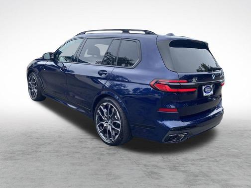 2025 BMW X7 M60i