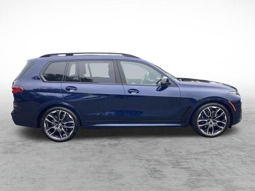 2025 BMW X7 M60i