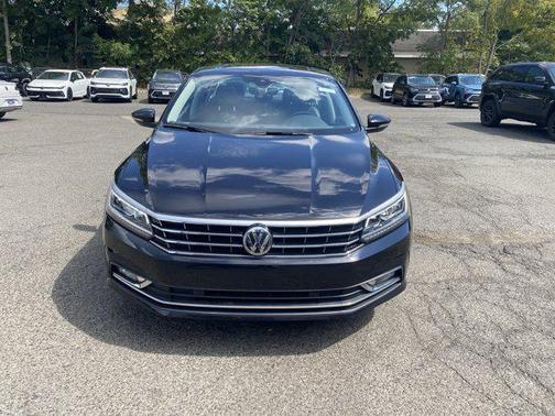 2018 Volkswagen Passat 2.0T SEL Premium