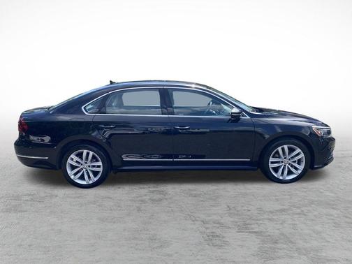 2018 Volkswagen Passat 2.0T SEL Premium