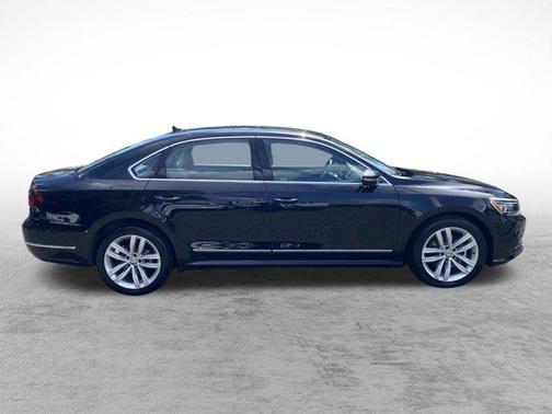 2018 Volkswagen Passat 2.0T SEL Premium