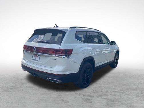 White 2026 Volkswagen Atlas 2.0T SE w/Technology 4MOTION