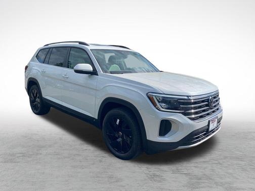 White 2026 Volkswagen Atlas 2.0T SE w/Technology 4MOTION