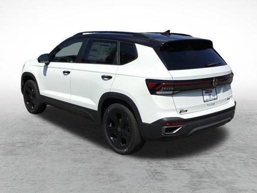 2025 Volkswagen Taos 1.5T SE Black