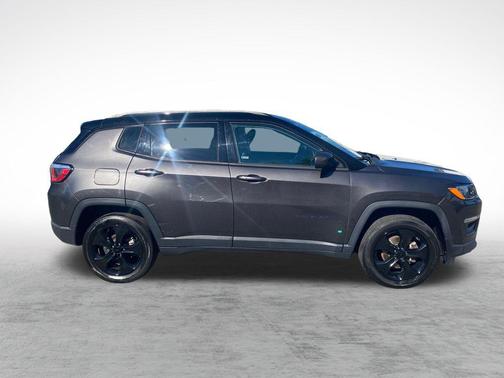 Granite Crystal Metallic Clearcoat 2018 Jeep Compass Latitude