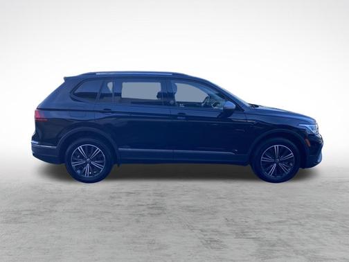 2024 Volkswagen Tiguan 2.0T Wolfsburg Edition