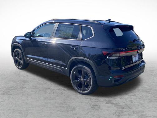 2025 Volkswagen Taos 1.5T SE Black