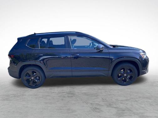 2025 Volkswagen Taos 1.5T SE Black
