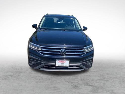 Deep Black Pearl 2023 Volkswagen Tiguan 2.0T SE 4MOTION