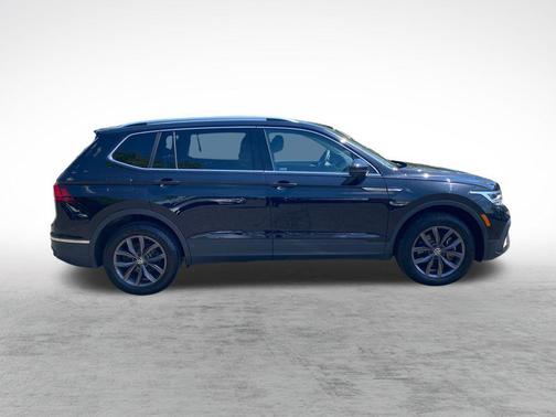 Deep Black Pearl 2023 Volkswagen Tiguan 2.0T SE 4MOTION