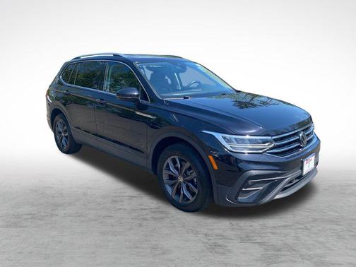 Deep Black Pearl 2023 Volkswagen Tiguan 2.0T SE 4MOTION