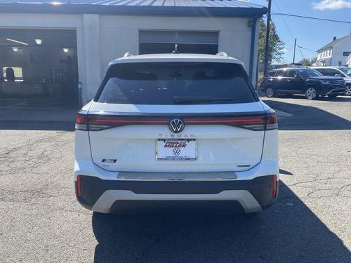 2025 Volkswagen Tiguan 2.0T SE 4MOTION
