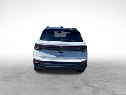 Pure White w/Deep Black Roof 2025 Volkswagen Taos 1.5T SE Black