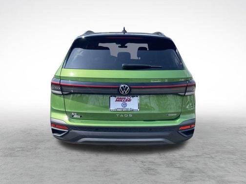 2025 Volkswagen Taos 1.5T SE Black