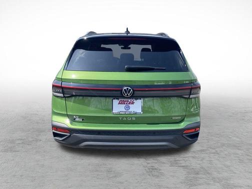 2025 Volkswagen Taos 1.5T SE Black