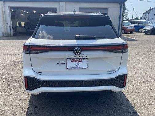 2025 Volkswagen Tiguan 2.0T SE R-Line Black 4MOTION