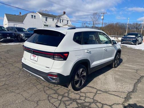 2025 Volkswagen Taos 1.5T SE